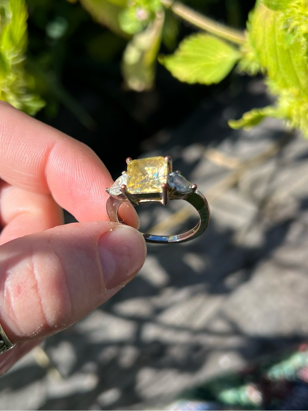 Yellow Stone Ring - Picture 4 of 9
